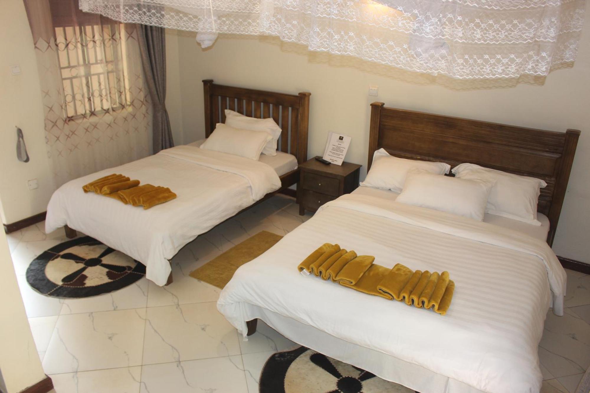 Montane Safaris Hotel Fort Portal Buitenkant foto
