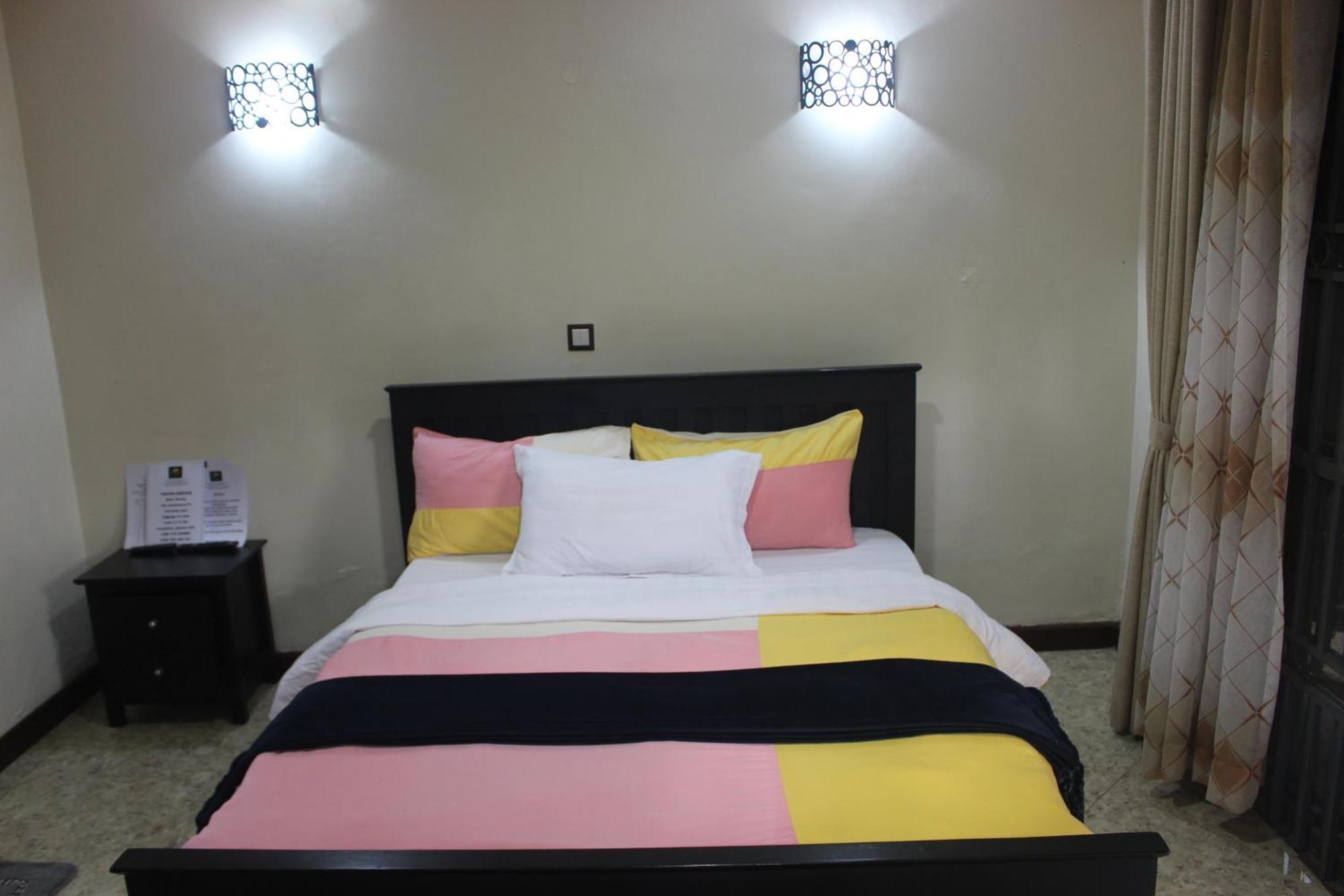 Montane Safaris Hotel Fort Portal Buitenkant foto