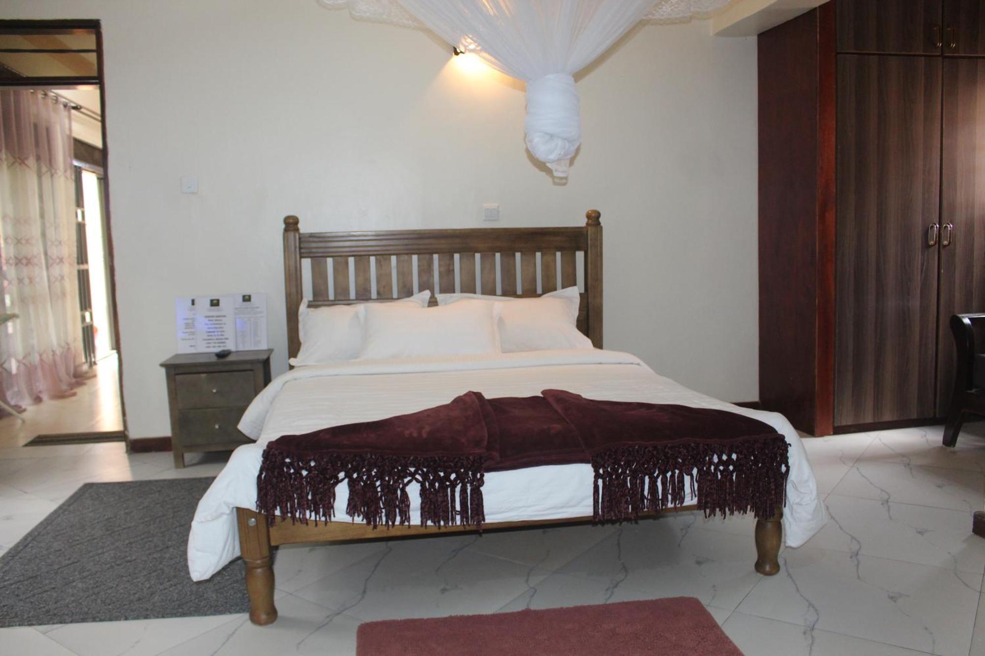 Montane Safaris Hotel Fort Portal Buitenkant foto