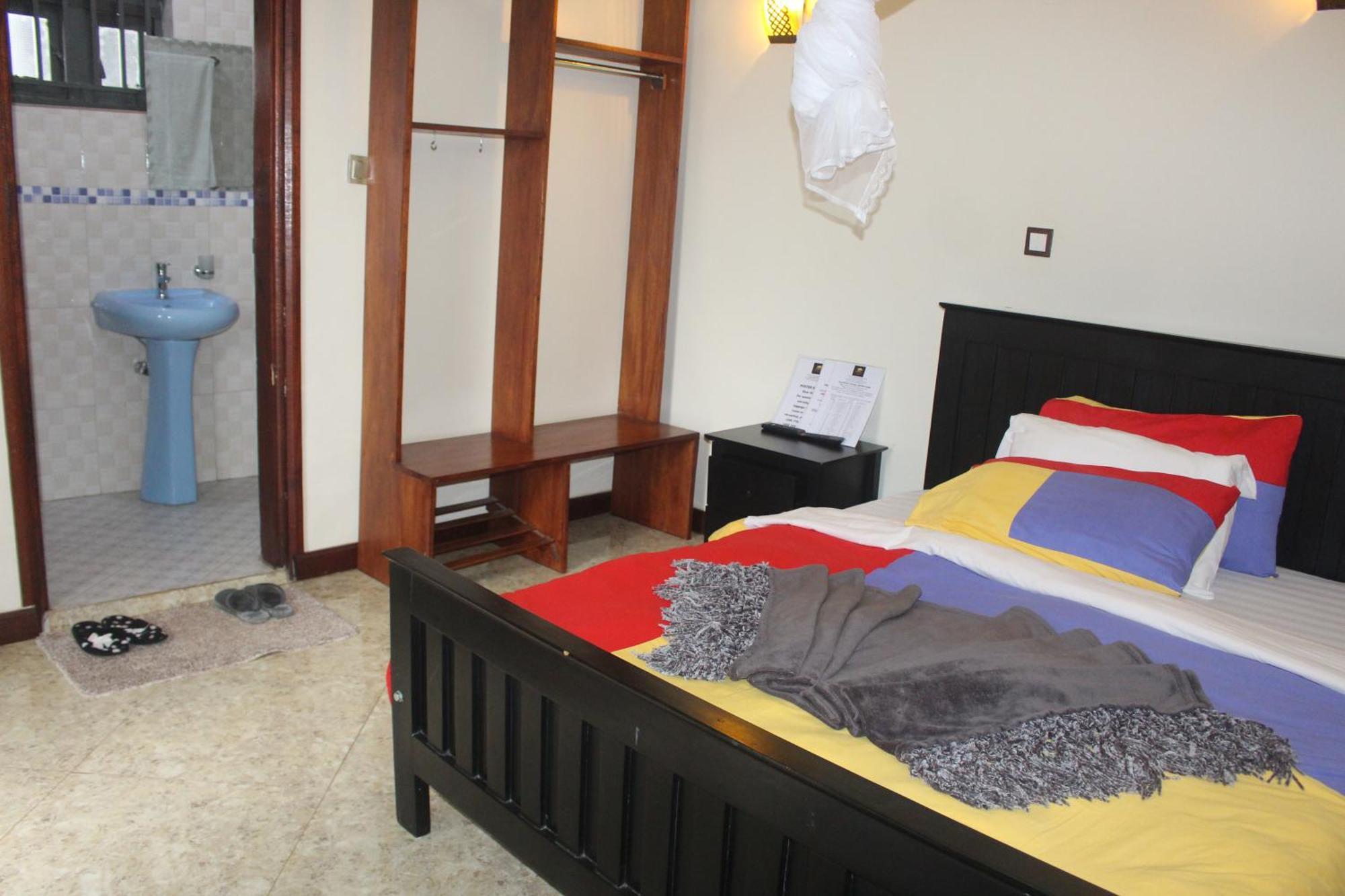 Montane Safaris Hotel Fort Portal Buitenkant foto