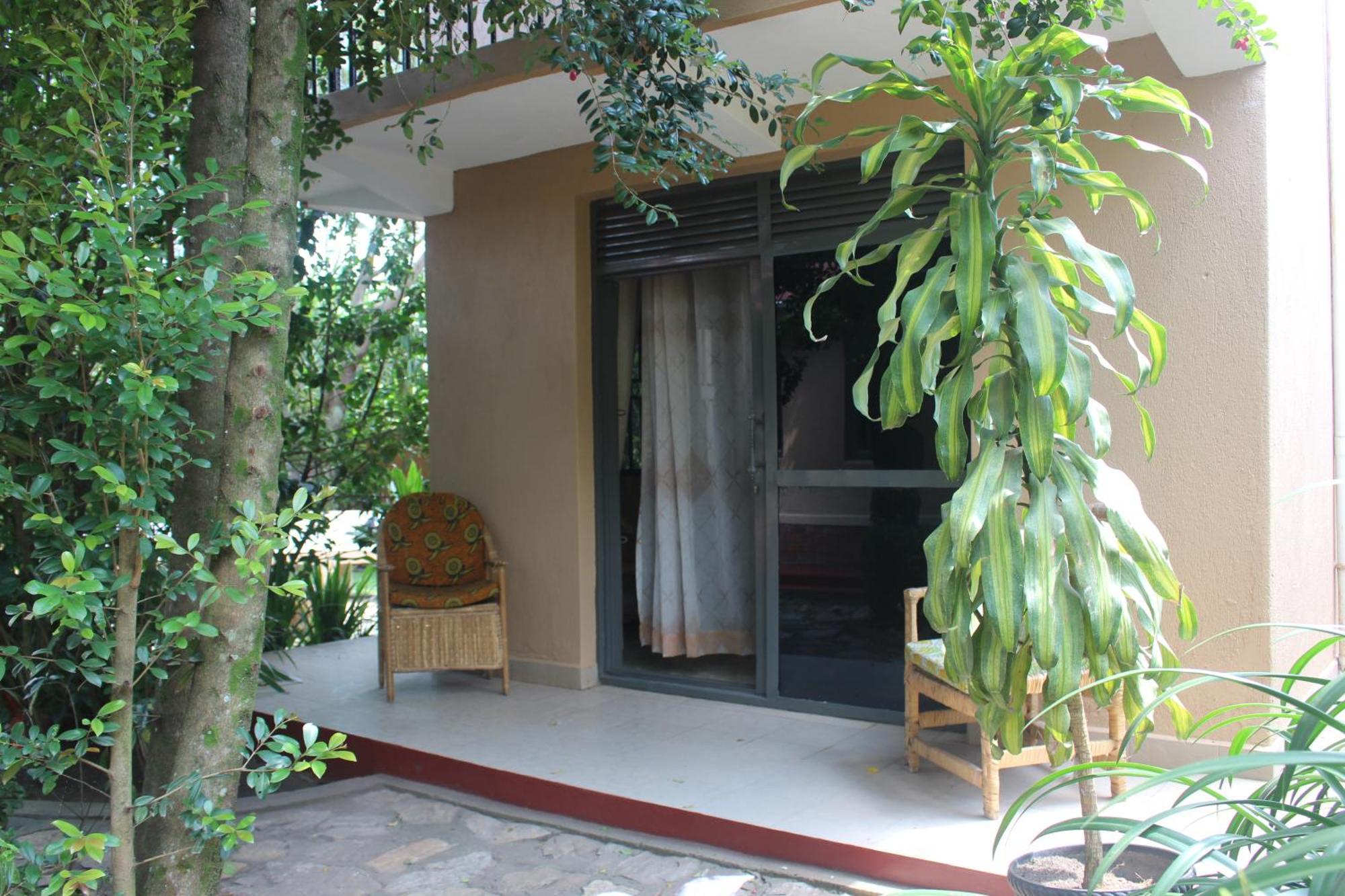 Montane Safaris Hotel Fort Portal Buitenkant foto