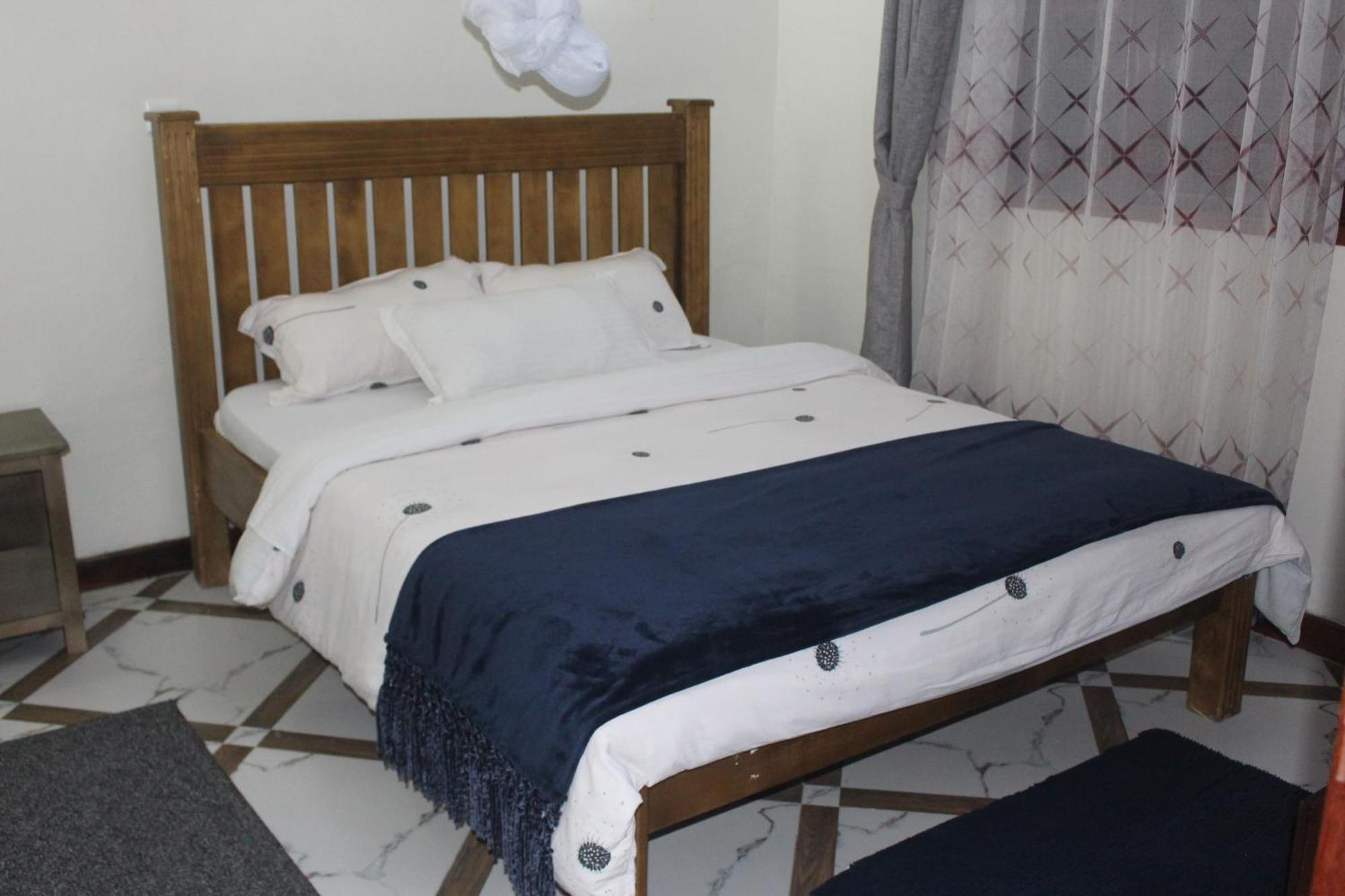 Montane Safaris Hotel Fort Portal Buitenkant foto