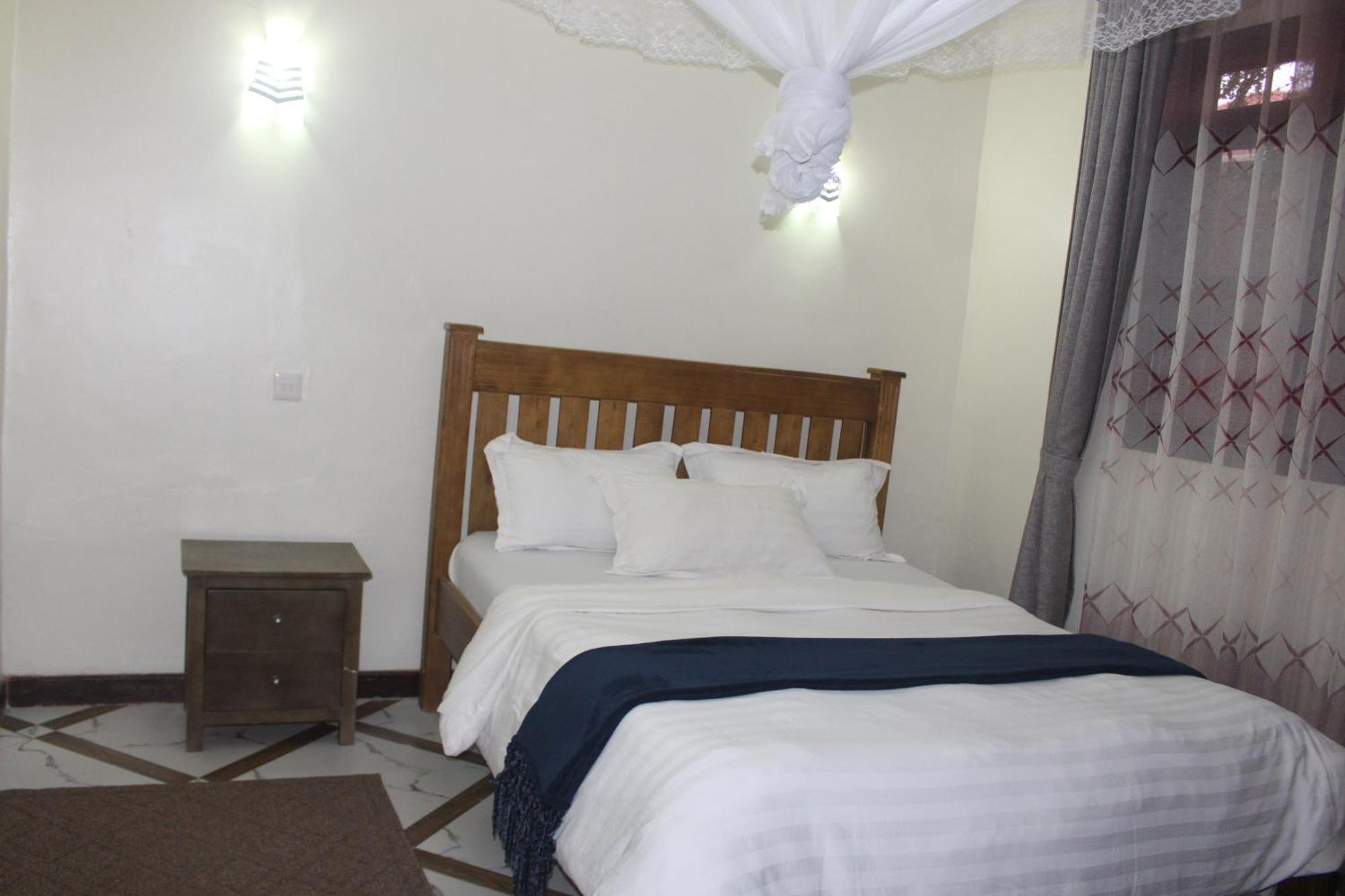 Montane Safaris Hotel Fort Portal Buitenkant foto